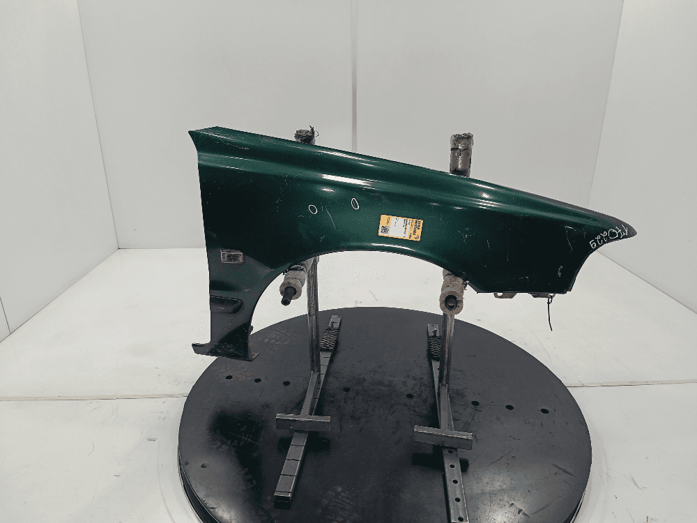 Крыло переднее правое к Volvo S40 1 (96-00)