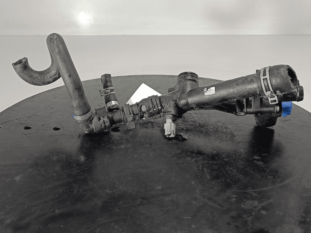 Фланец (тройник) системы охлаждения к Volvo V40 2 (12-16)