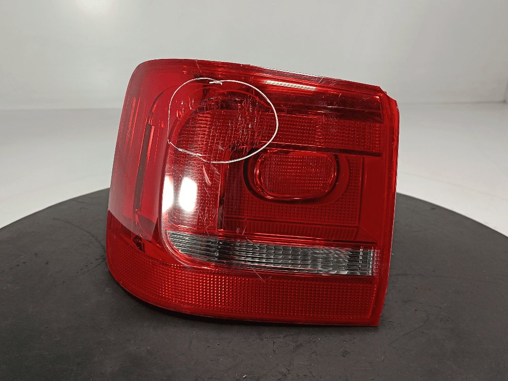 Фонарь задний левый к Volkswagen Touran 2 (10-15)
