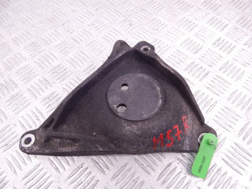 Кронштейн двигателя к BMW 5 E39 (95-00)