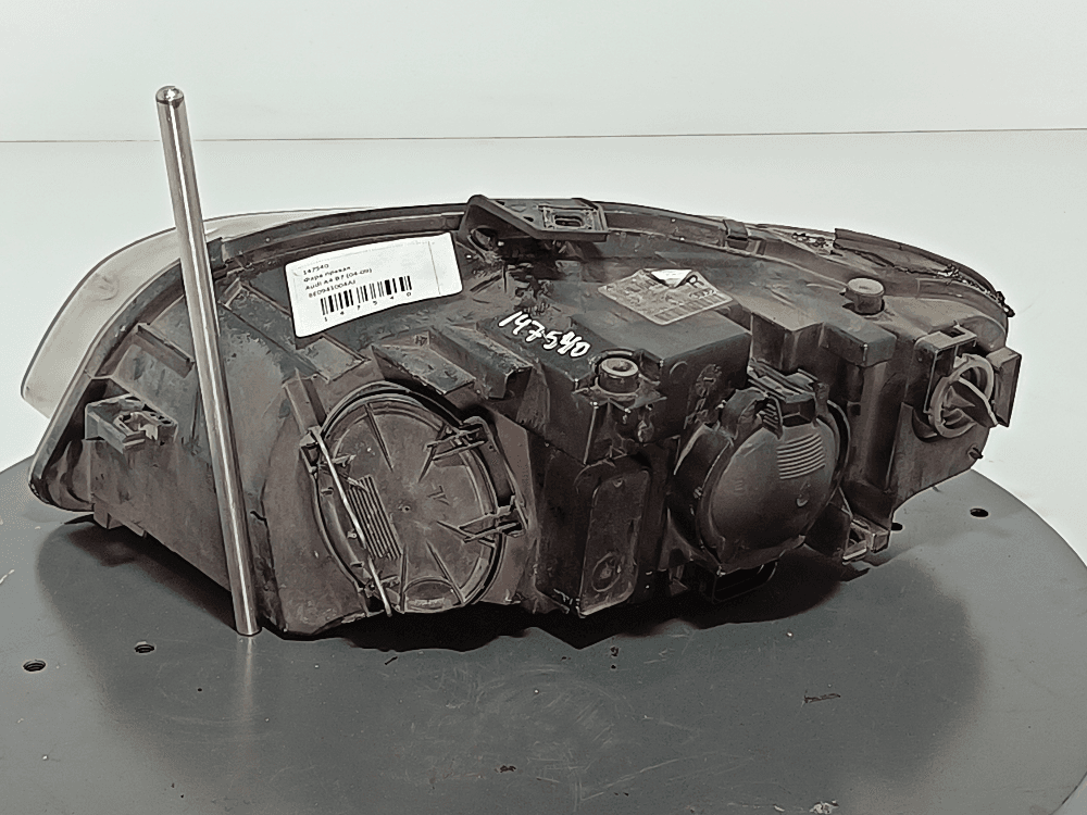 Фара правая к Audi A4 B7 (04-09)