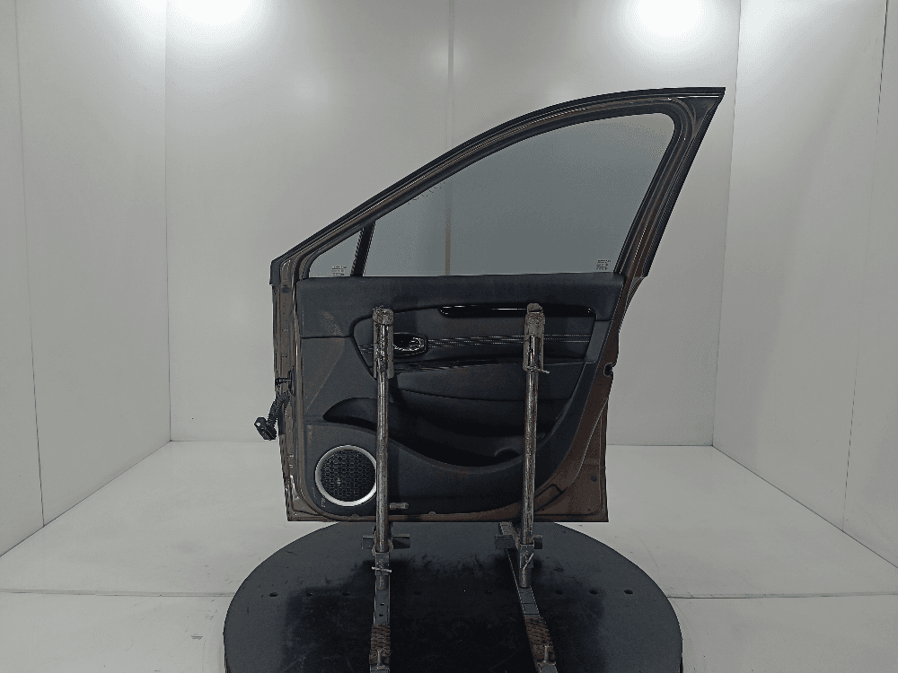 Дверь передняя правая к Renault Scenic 3 (09-12)