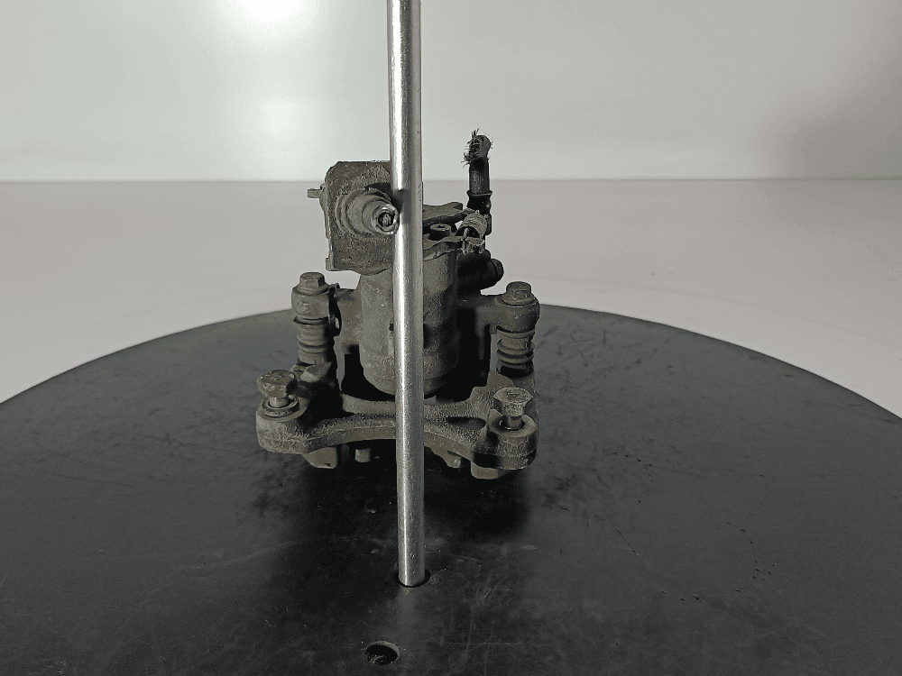 Суппорт задний правый к Nissan  Almera N16 (00-03)