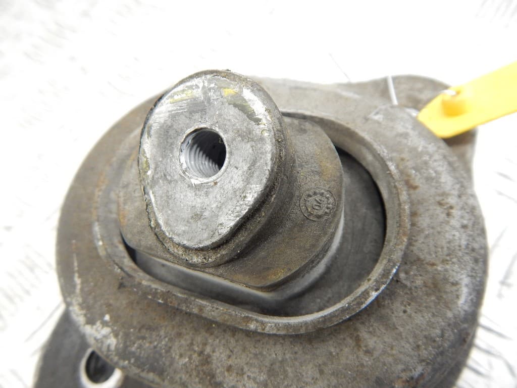 Подушка крепления двигателя к BMW X3 E83 (03-06)