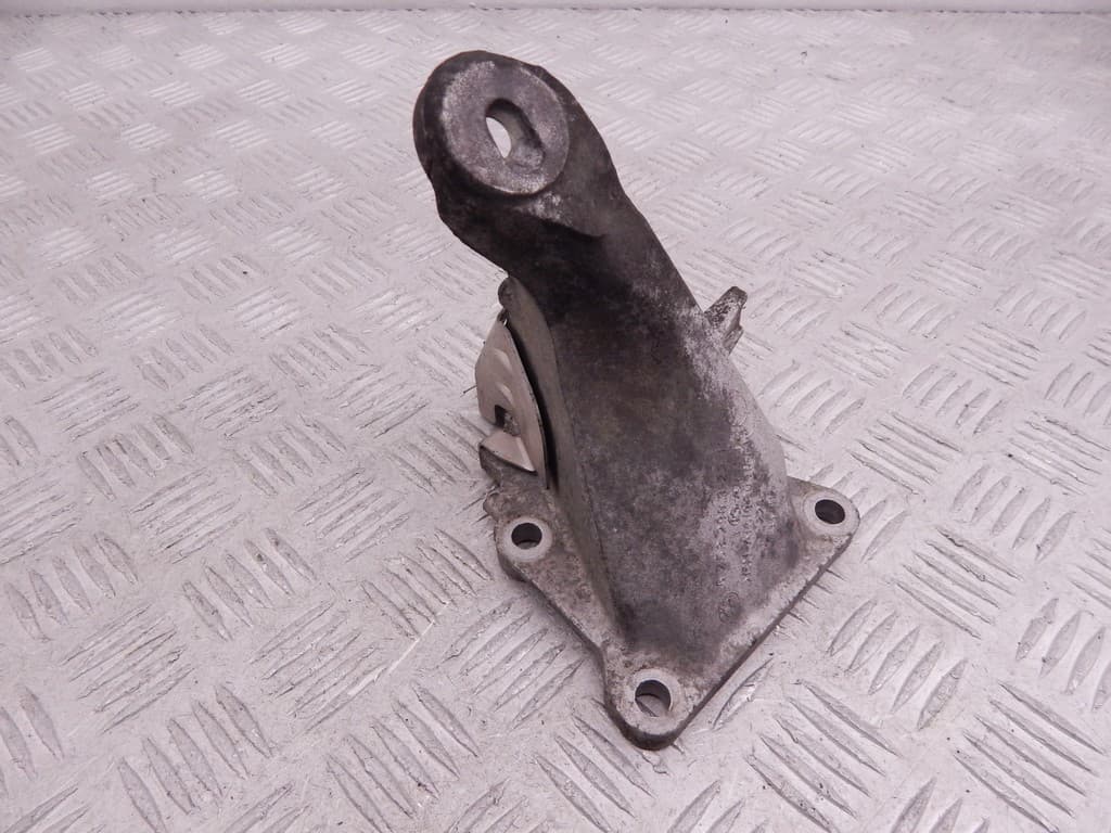 Кронштейн двигателя к BMW 3 E46 (97-03)
