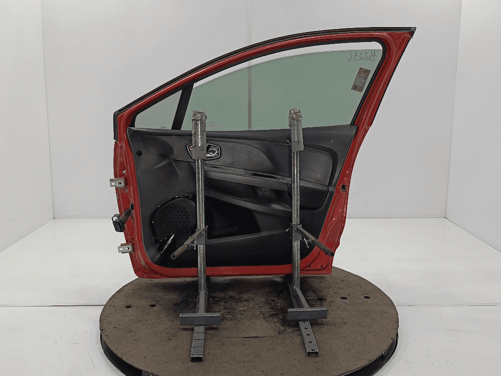Дверь передняя правая к Renault Clio 4 (12-16)