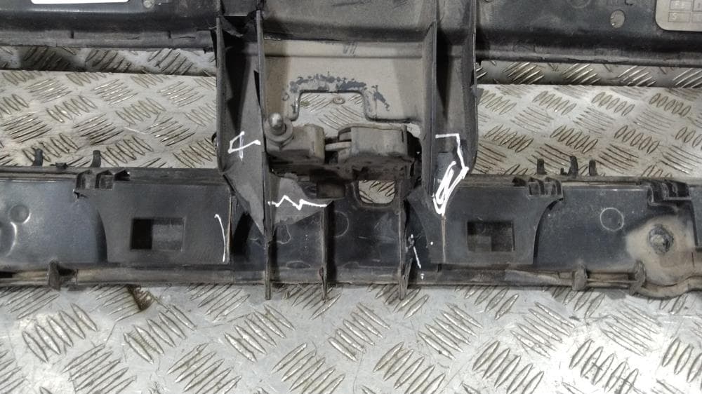 Передняя панель крепления облицовки (телевизор) к Ford Focus 1 Рестайлинг (01-05)