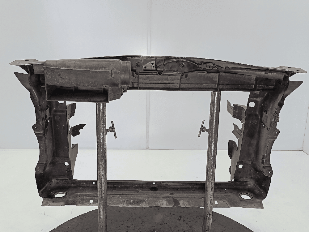 Передняя панель крепления облицовки (телевизор) к Skoda Octavia A5 (04-08)