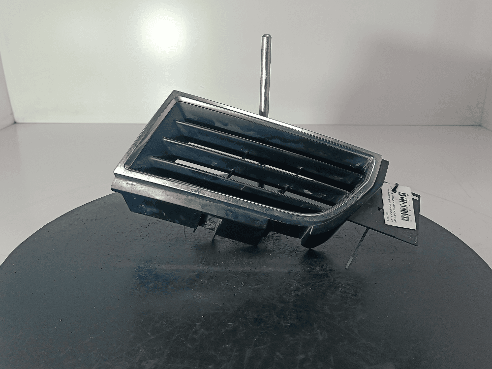 Заглушка (решетка) в бампер к Mitsubishi Carisma Рестайлинг (99-04)