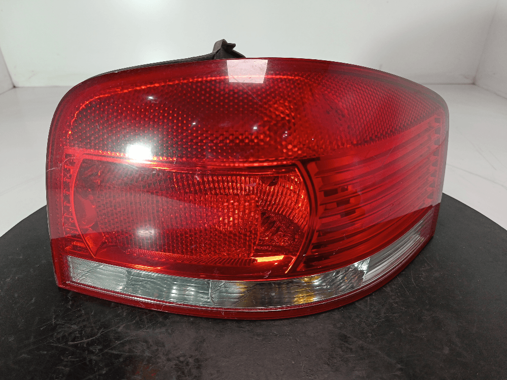 Фонарь задний правый к Audi A3 8P (03-05)