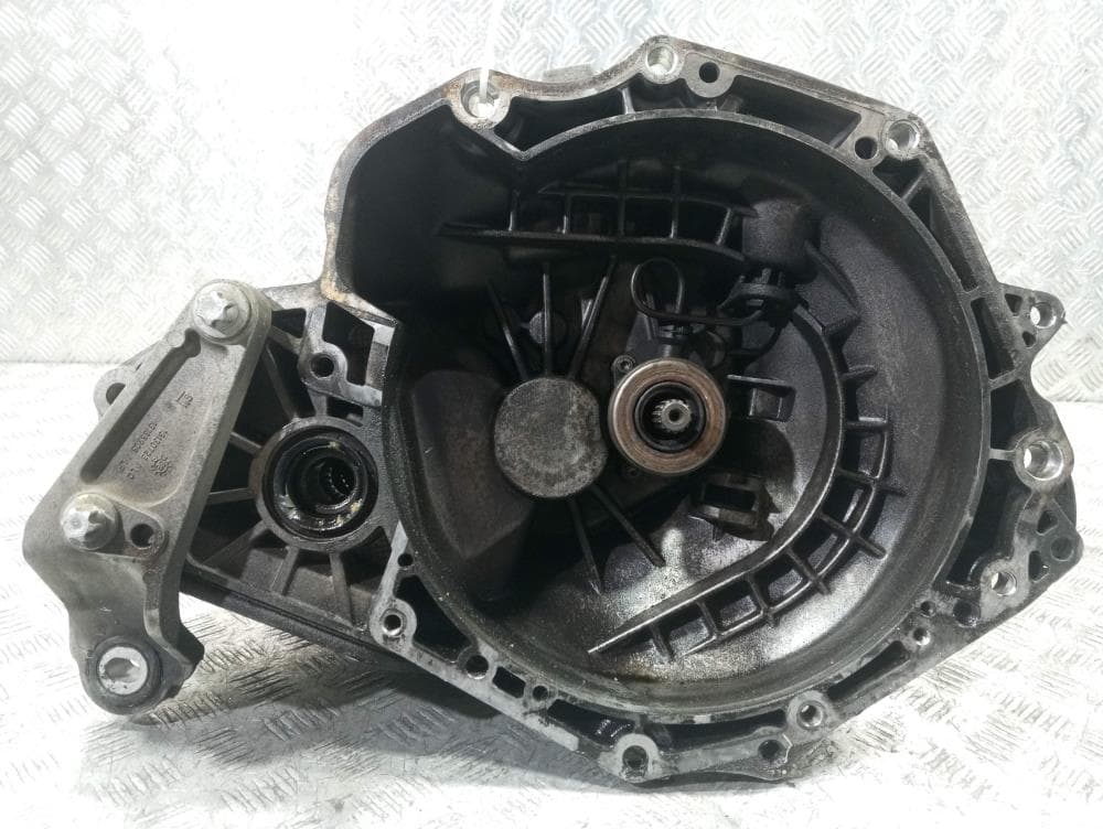 КПП механическая (МКПП) к Opel Corsa D (06-11)