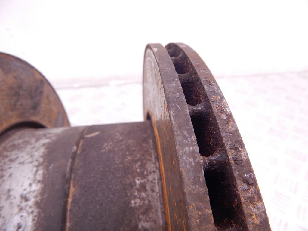 Диск тормозной передний к BMW 1 E81/E82/E87/E88 (04-07)