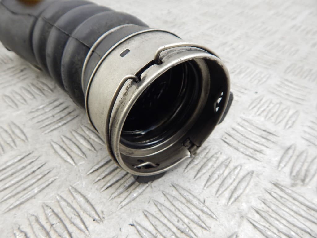Патрубок интеркулера к BMW 7 F01/F02 (08-12)
