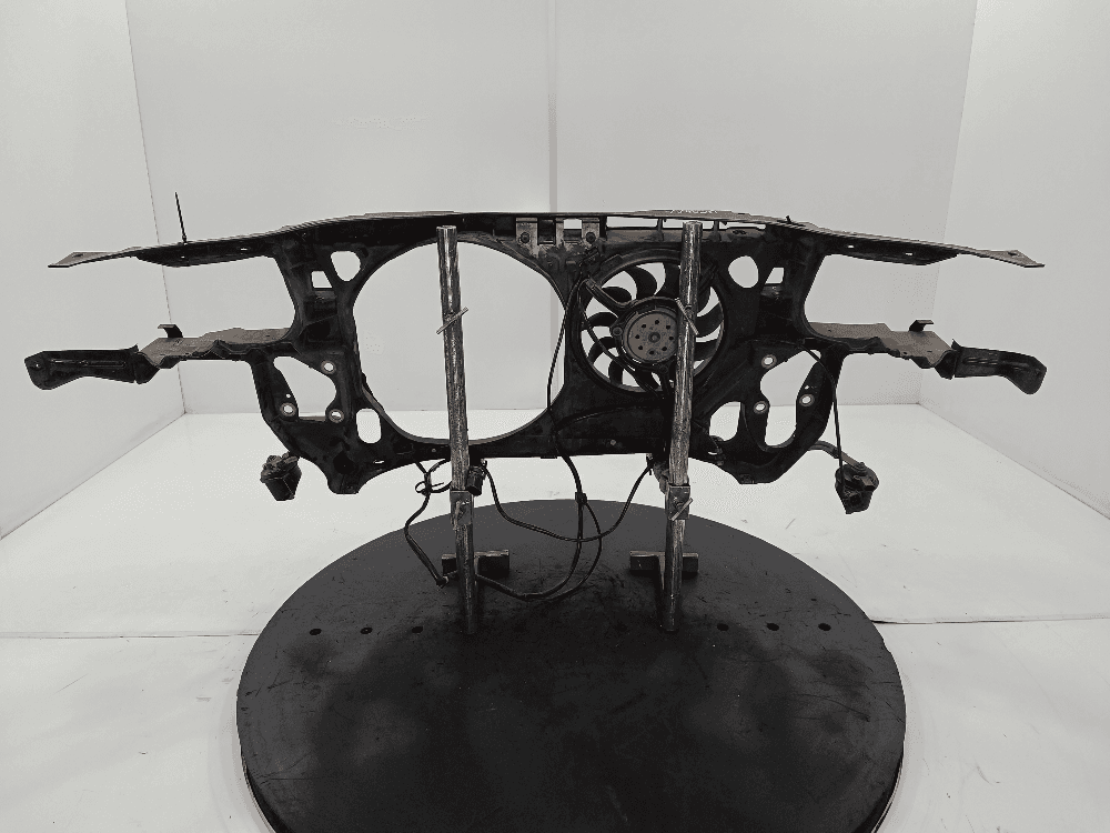 Передняя панель крепления облицовки (телевизор) к Volkswagen Passat B5+ Рестайлинг (00-05)