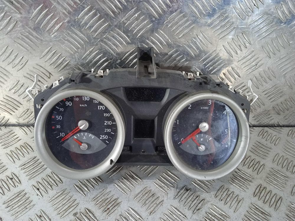 Щиток приборов (приборная панель) к Renault Megane 2 (02-06)