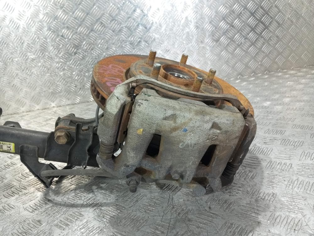 Стойка передняя левая к Nissan  Serena C25 (05-12)