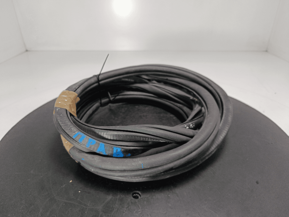 Уплотнитель двери передней правой к Volkswagen Passat B8 (14-19)