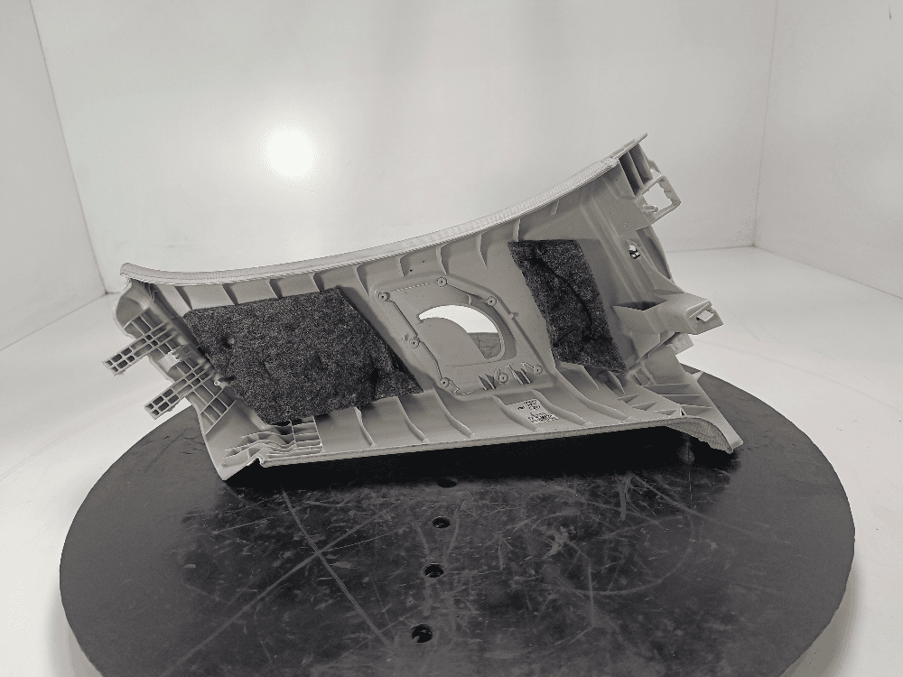 Обшивка стойки задней правой к Volkswagen Touareg 3 (18-24)