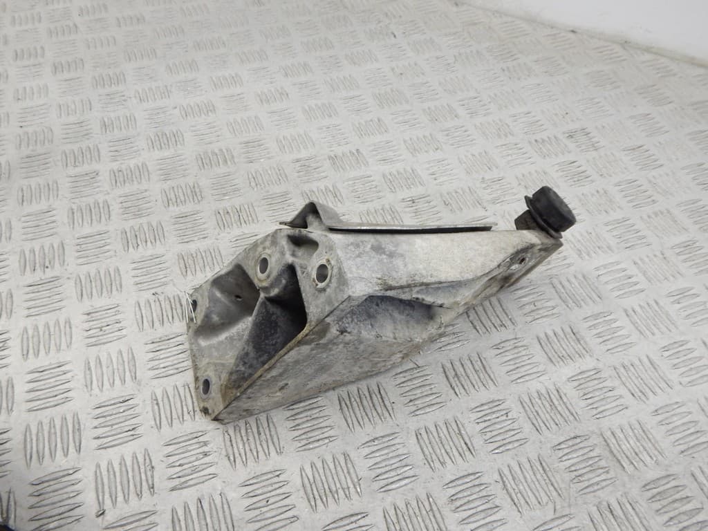 Кронштейн двигателя к BMW X5 E70 (06-10)