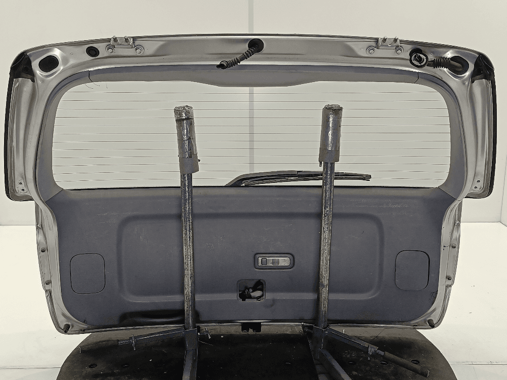 Крышка багажника (дверь 3-5) к Toyota Avensis Verso (01-03)