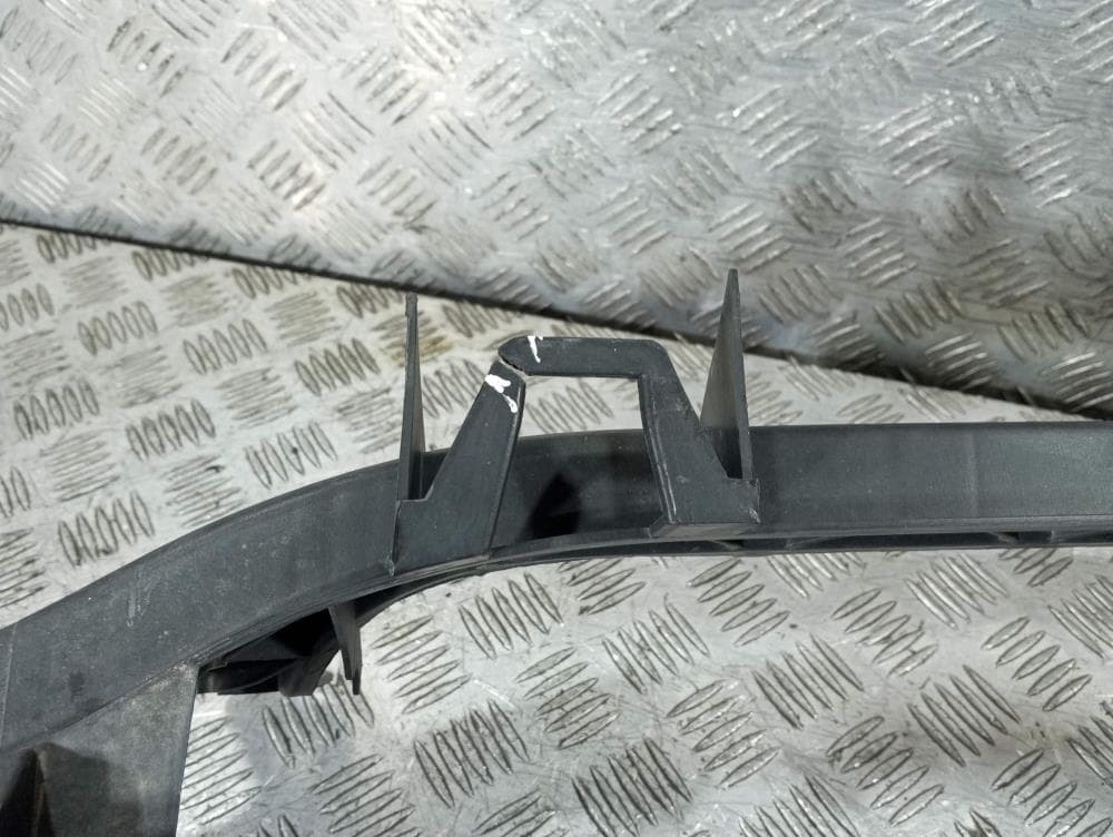 Передняя панель крепления облицовки (телевизор) к Ford C-Max 1 (03-07)