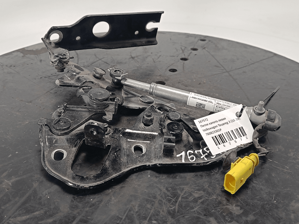 Петля капота левая к Volkswagen Touareg 3 (18-24)