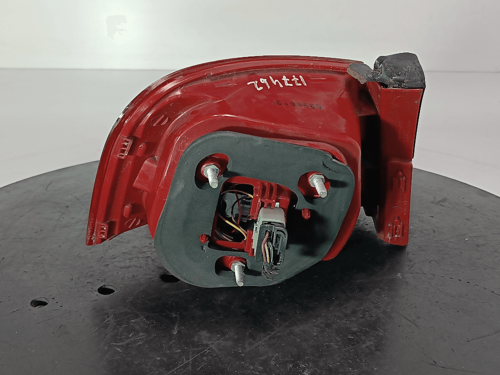 Фонарь задний правый к Volkswagen Passat B6 (05-10)