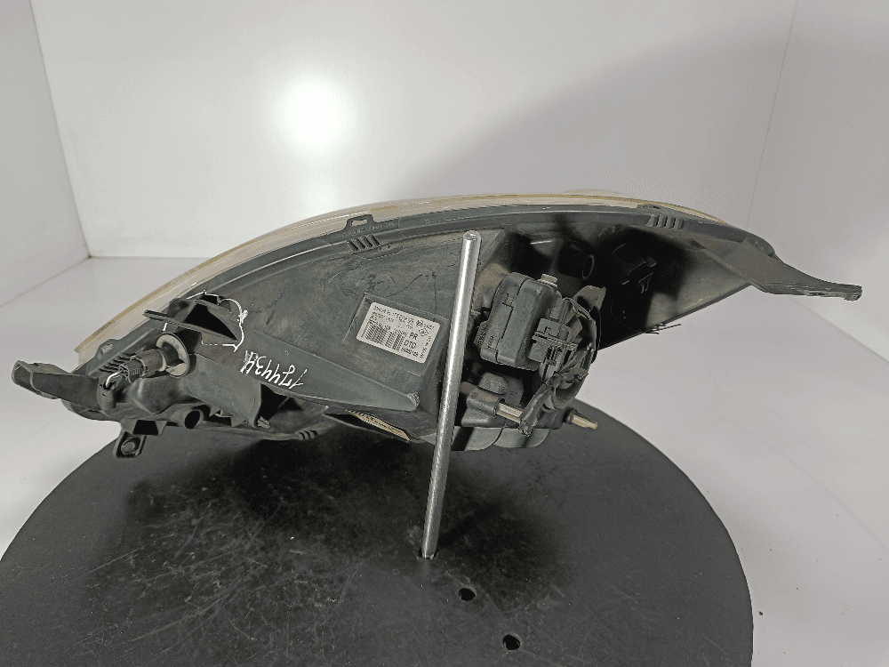 Фара правая к Nissan  Note E11 (05-09)