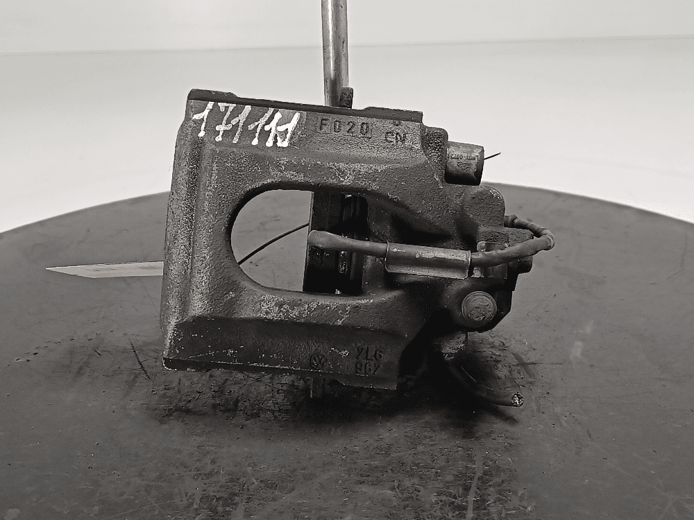 Суппорт задний правый к Volkswagen Touareg 1 (02-07)