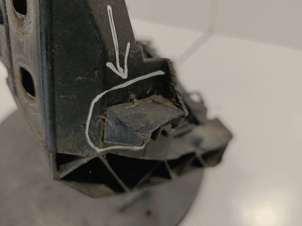 Передняя панель крепления облицовки (телевизор) к Ford Focus 2 (04-08)