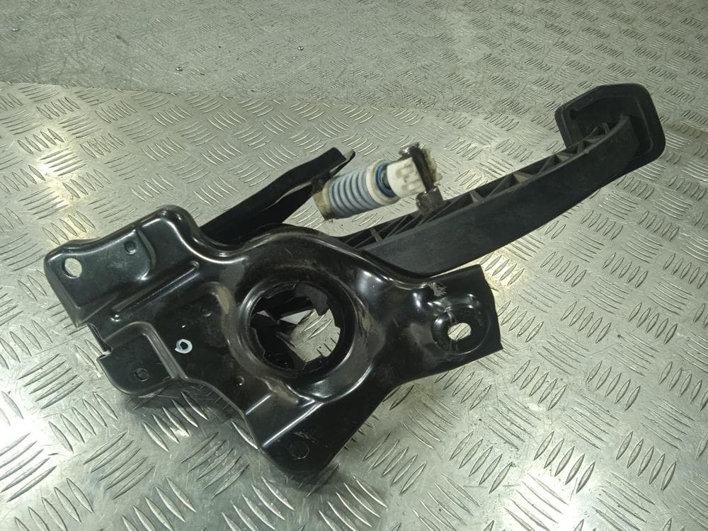 Педаль тормоза к Volvo V70 3 (07-13)