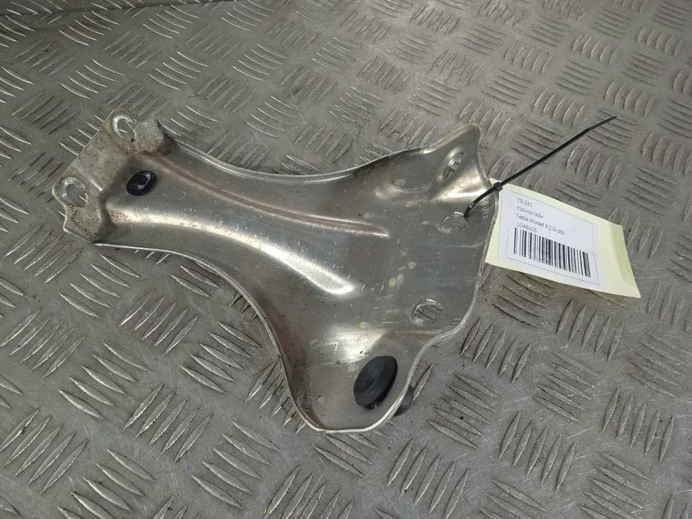 Кронштейн к Tesla Model X (15-21)