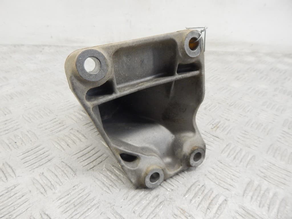 Кронштейн двигателя к BMW X3 F25 (10-14)