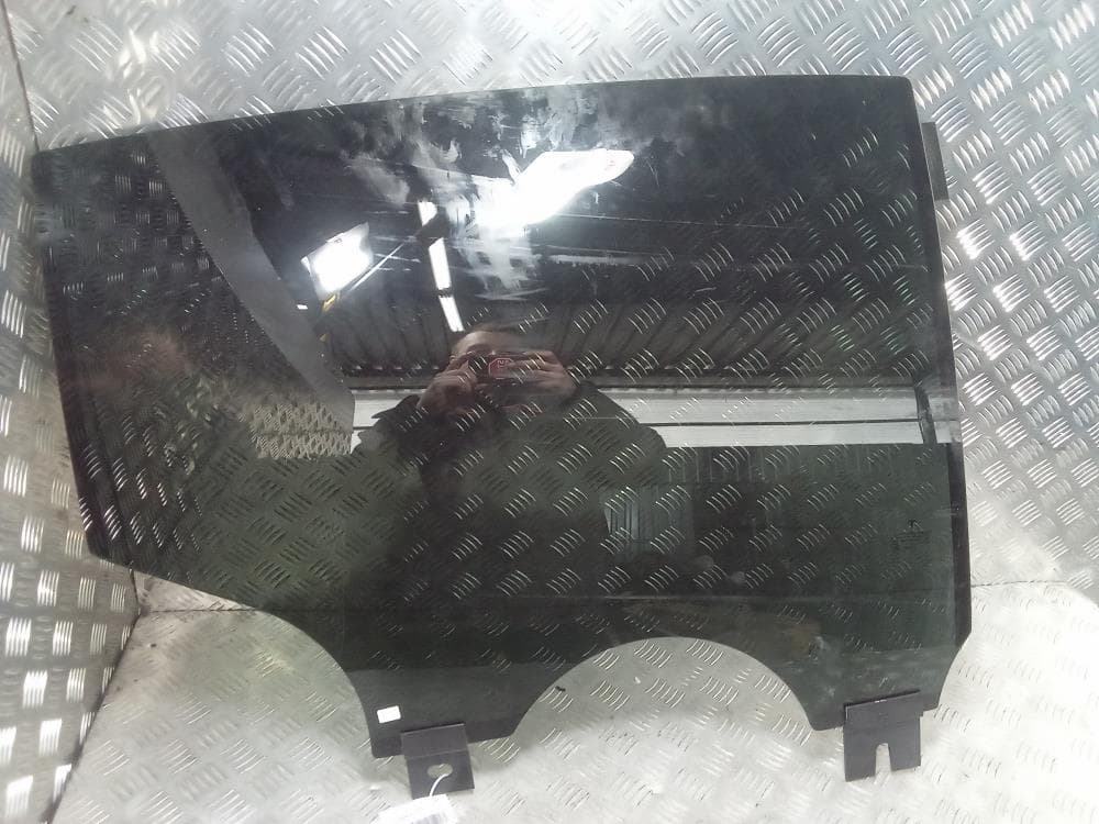 Стекло двери задней правой к Tesla Model X (15-21)