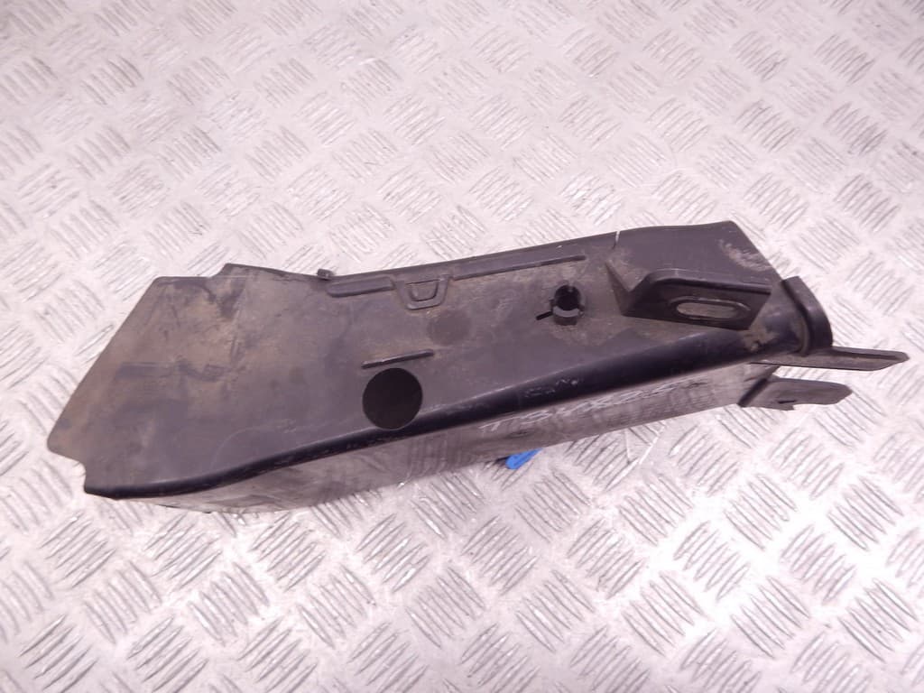 Воздуховод тормозной правый к BMW 7 F01/F02 (08-12)