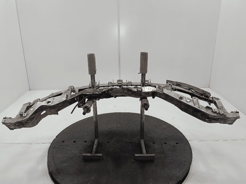 Передняя панель крепления облицовки (телевизор) к Ford Focus 2 (04-08)