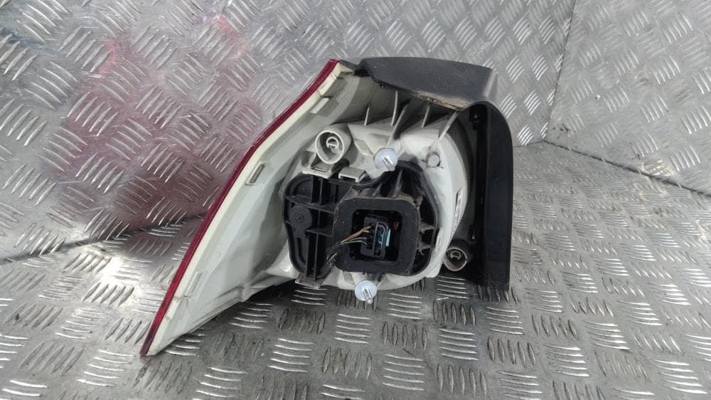 Фонарь задний правый к Volkswagen Golf 5 (03-09)