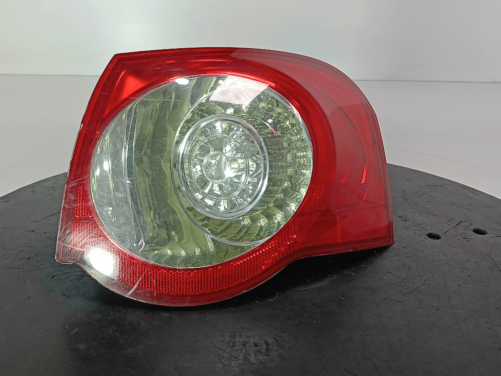 Фонарь задний правый к Volkswagen Passat B6 (05-10)