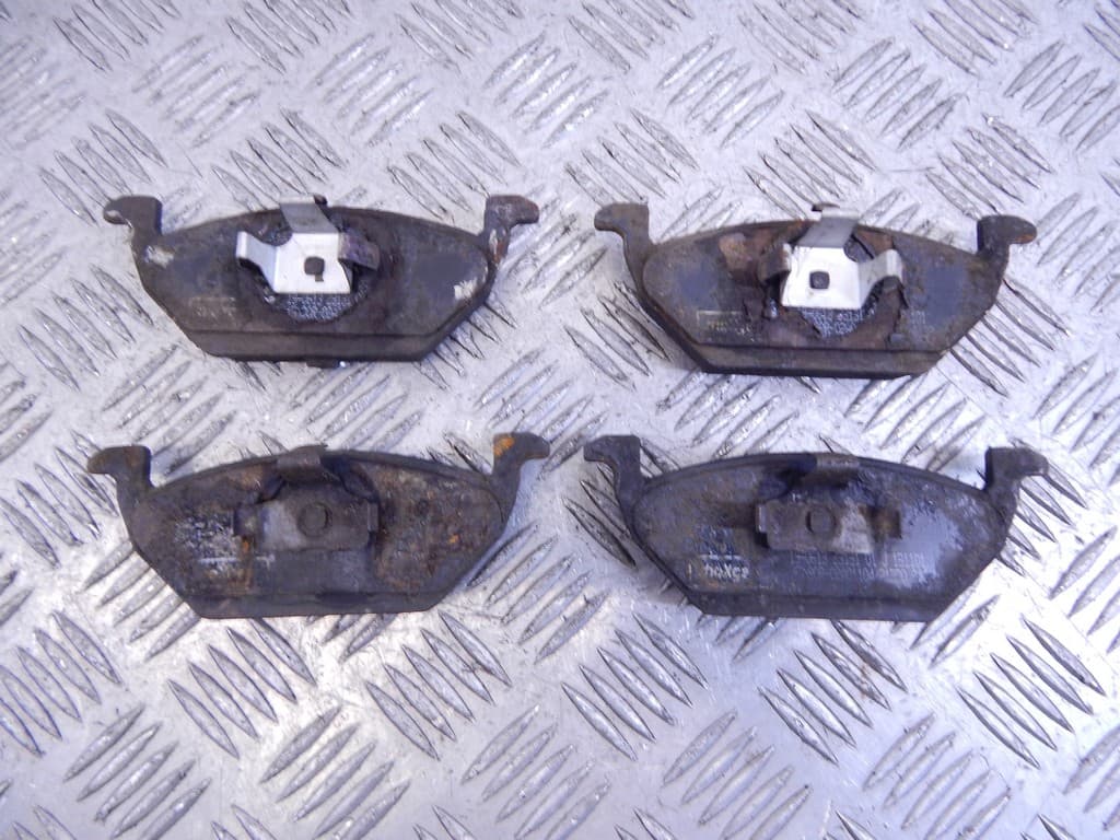 Тормозные колодки передние к Audi A3 8L (96-00)
