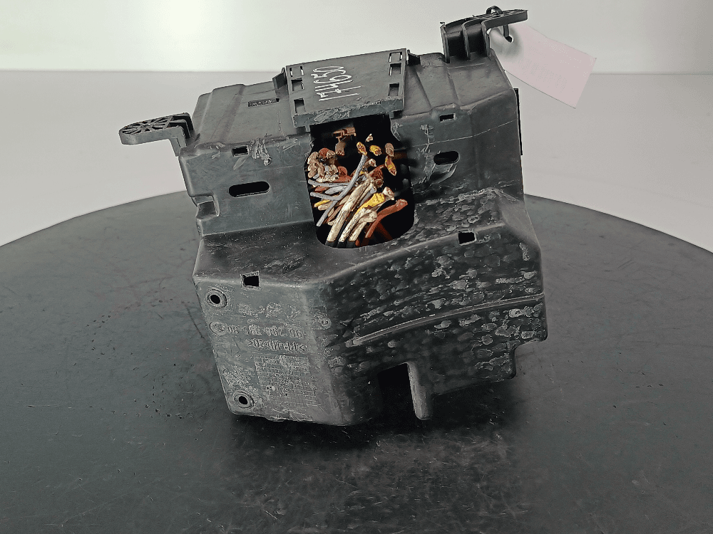 Блок предохранителей к Peugeot 406 (95-99)