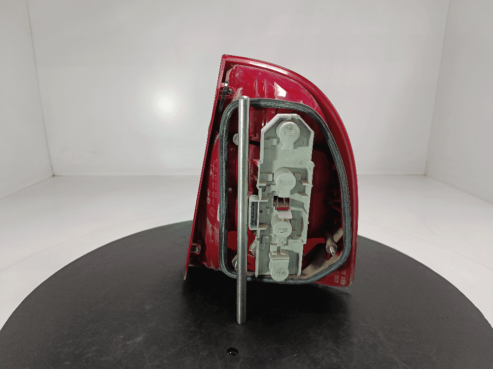 Фонарь задний левый к Skoda Superb 1 (01-06)