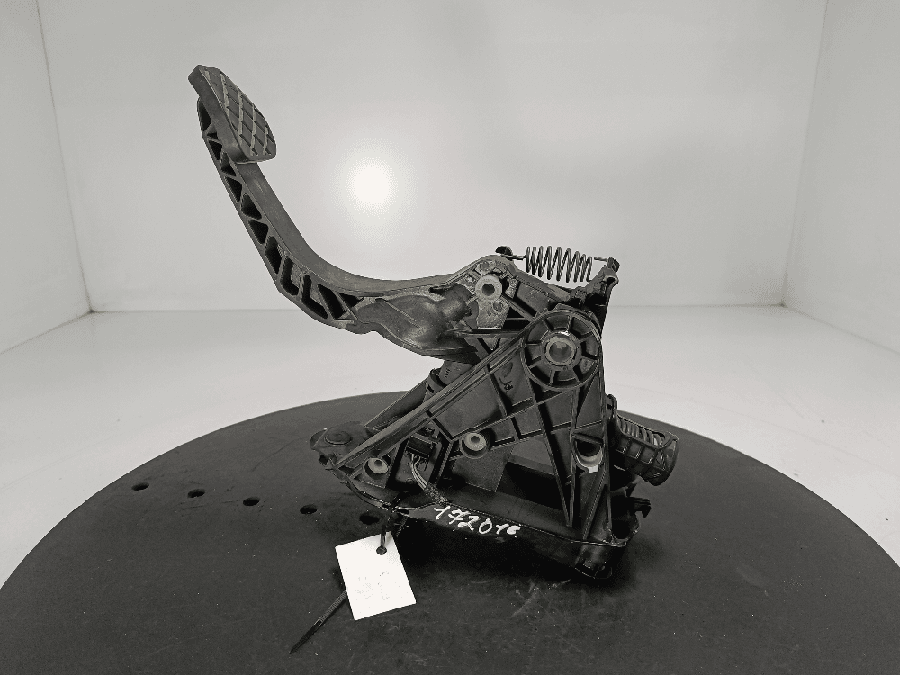 Педаль сцепления к Volkswagen Passat B8 (14-19)