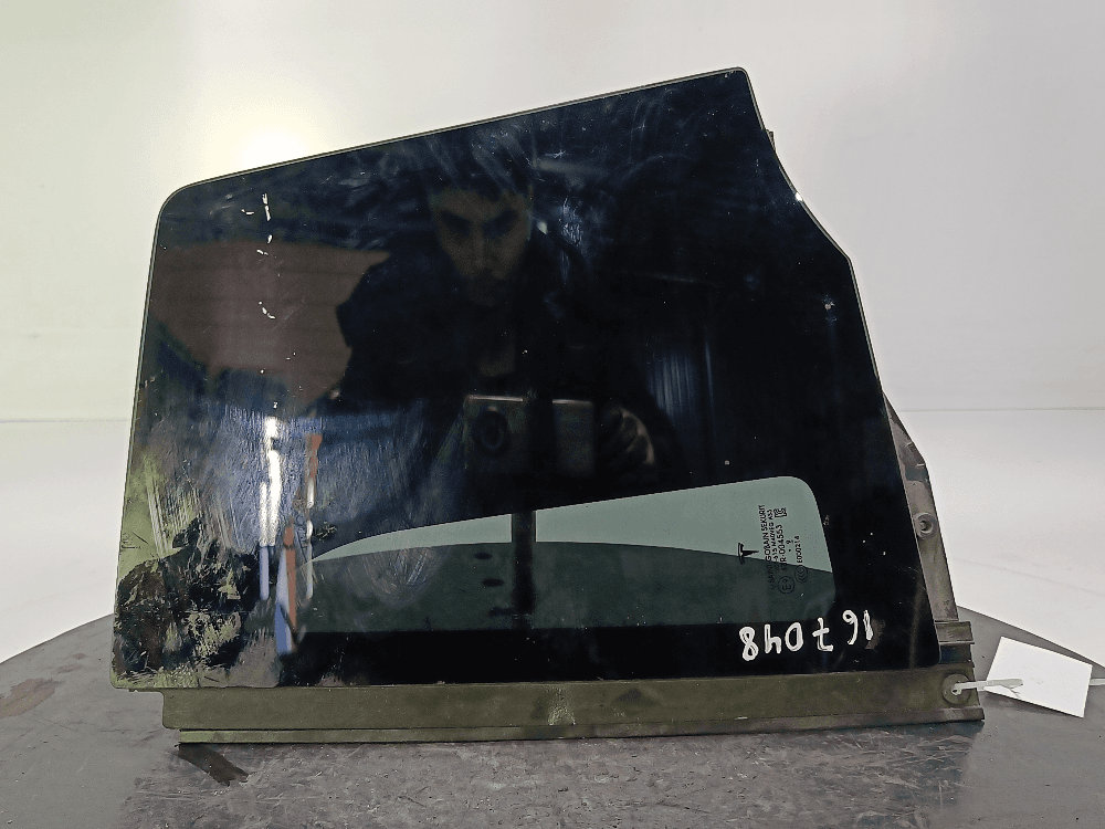 Форточка задняя левая к Tesla Model X (15-21)