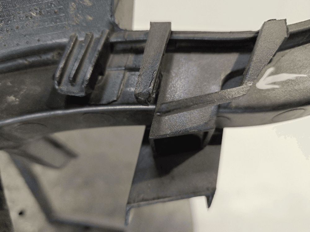 Передняя панель крепления облицовки (телевизор) к Ford C-Max 1 (03-07)