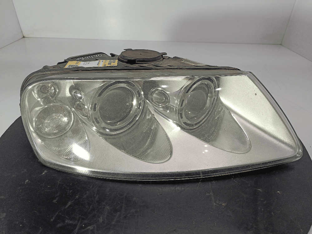 Фара правая к Volkswagen Touareg 1 (02-07)