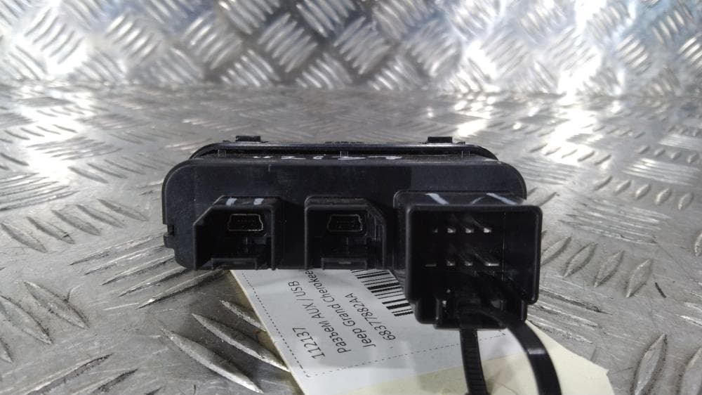 Разъем AUX / USB к Jeep Grand Cherokee WL (21-24)