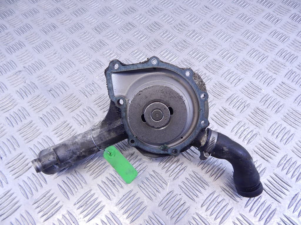 Помпа к Mercedes C Class W202/S202 (93-97)
