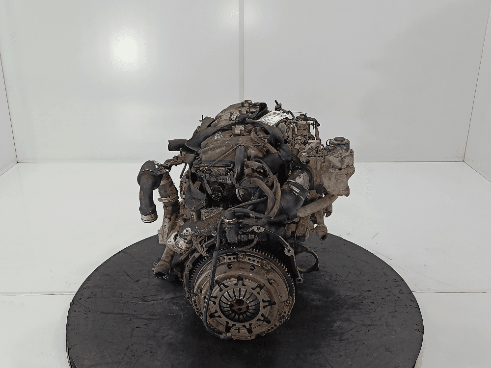 Двигатель к Nissan  Almera Tino (00-06)