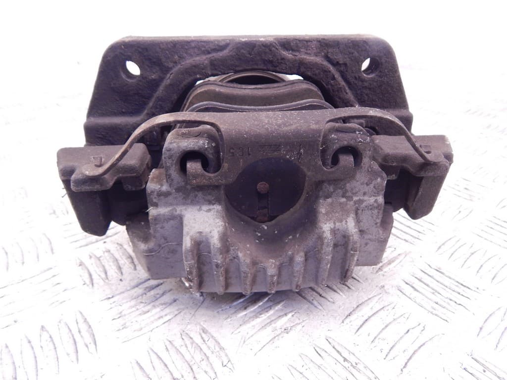 Суппорт передний правый к BMW 5 E60/E61 (02-07)