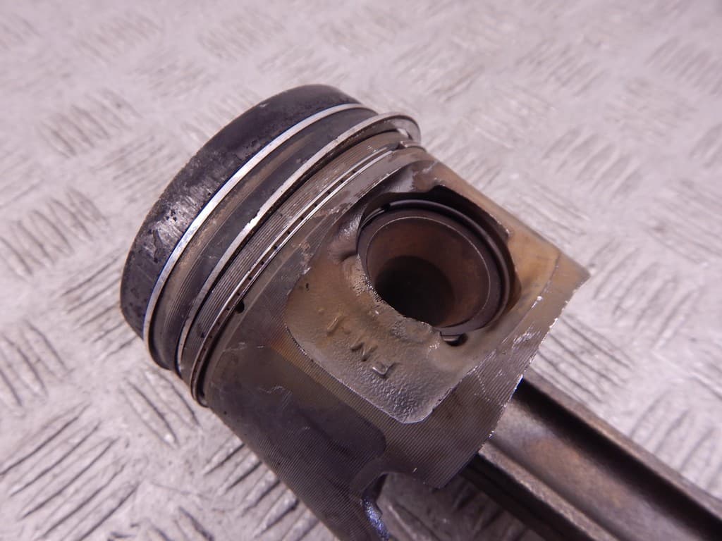 Поршень к BMW 3 E90/E91/E92/E93 (05-10)